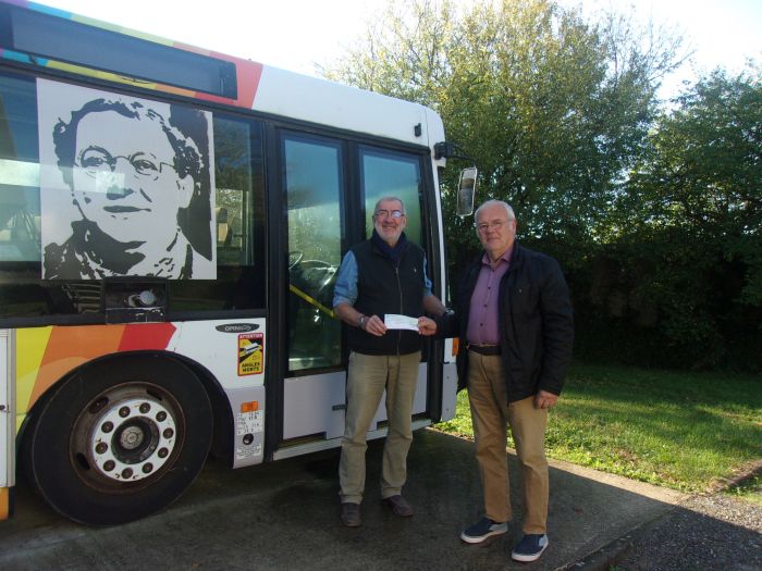 devant le bus-restaurant des Restos d'Angers